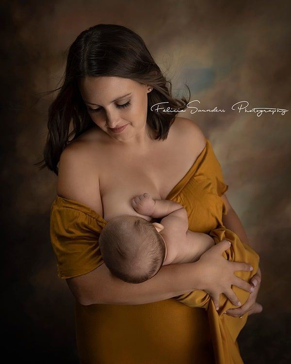 Viral Photo Celebrates Different Ways to Feed your Baby