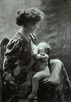 27 Amazing Old Images of Breastfeeding Throughout History