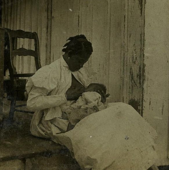 27 Amazing Old Images of Breastfeeding Throughout History