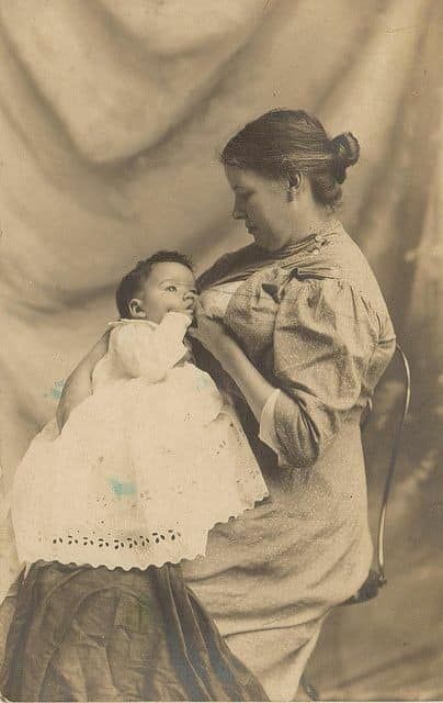 27 Amazing Old Images of Breastfeeding Throughout History