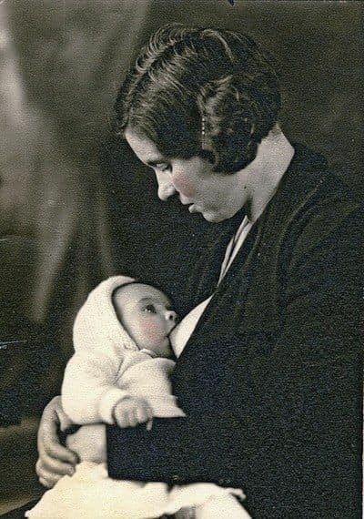 27 Amazing Old Images of Breastfeeding Throughout History