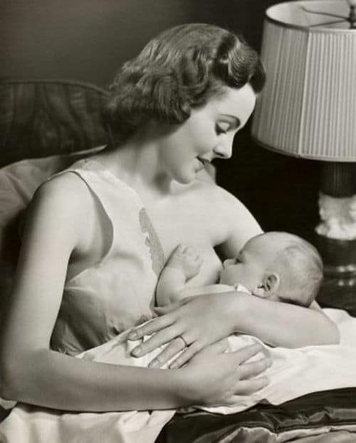 27 Amazing Old Images of Breastfeeding Throughout History