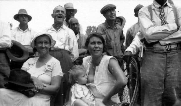 27 Amazing Old Images of Breastfeeding Throughout History