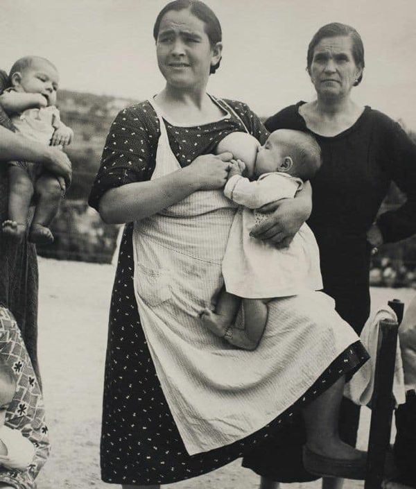 27 Amazing Old Images of Breastfeeding Throughout History