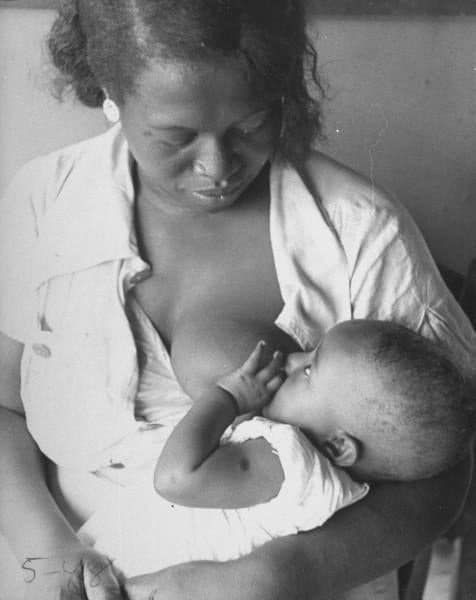 27 Amazing Old Images of Breastfeeding Throughout History