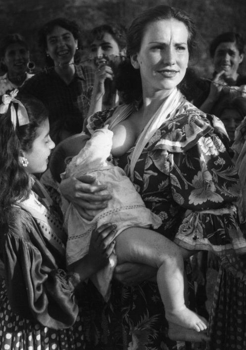 27 Amazing Old Images of Breastfeeding Throughout History