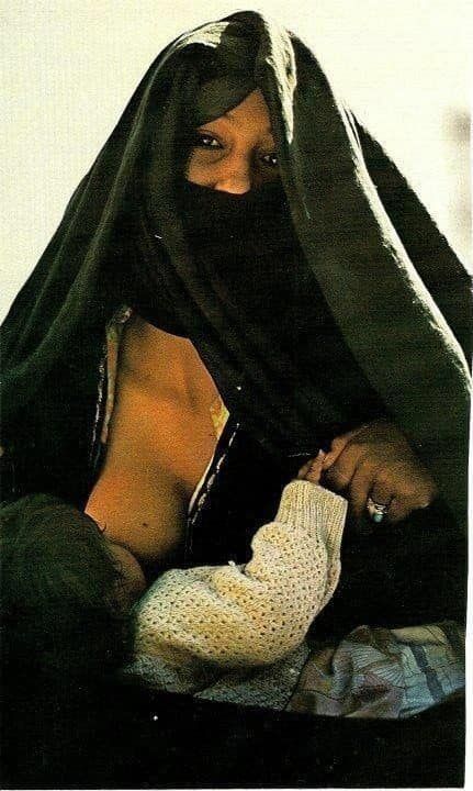 27 Amazing Old Images of Breastfeeding Throughout History
