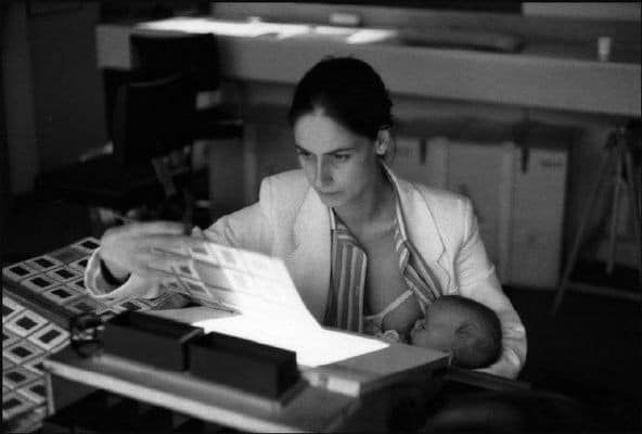 27 Amazing Old Images of Breastfeeding Throughout History