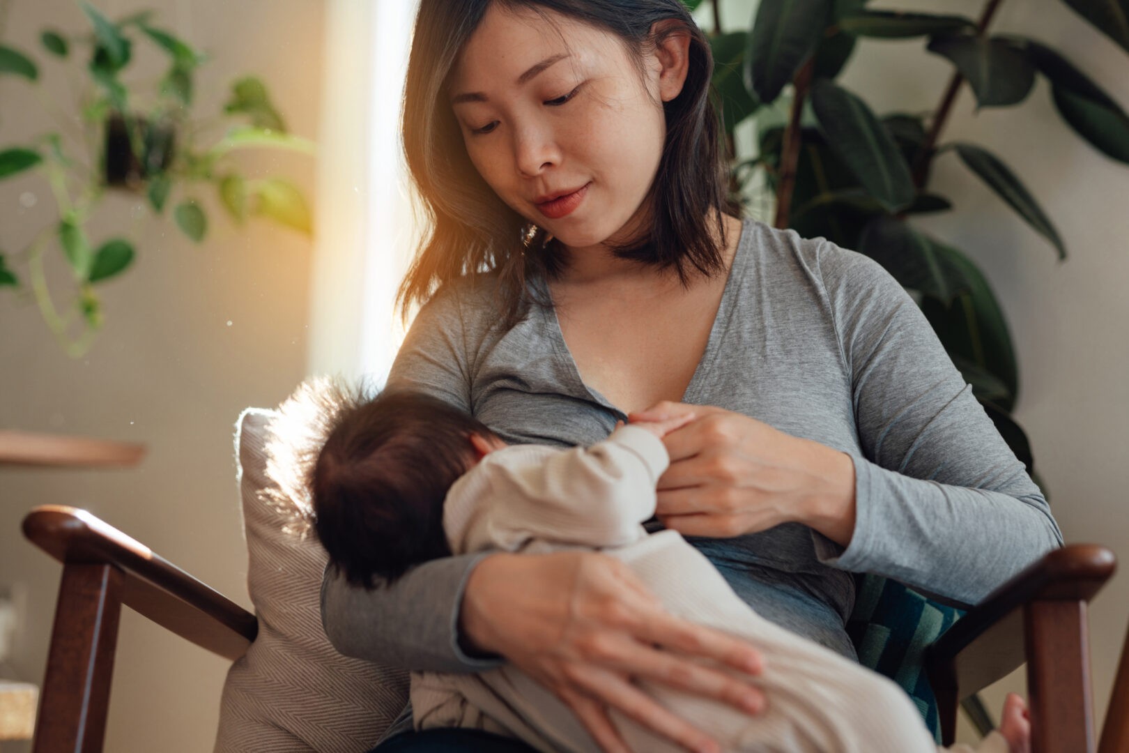 Benefits of breastfeeding for baby and mom